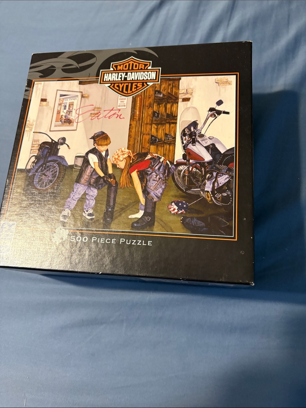 Harley-Davidson Black and Blue 500-Piece Motorcycle Puzzle opened.
